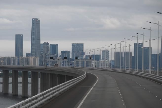 Vista de Shenzen desde el puente que une la ciudad con Hong Kong