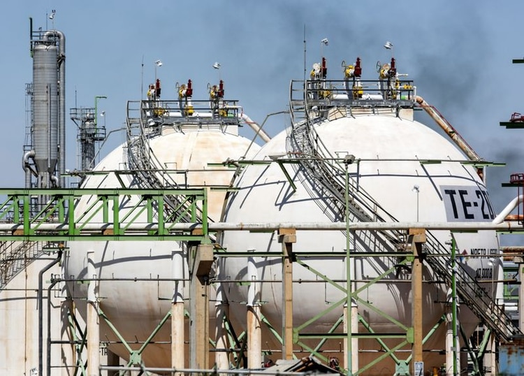 En lo que va del año, el energético nacional acumula una baja de 58% (Foto: Reuters)