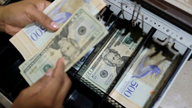Lee más sobre el artículo Venezuela: de dónde salen los dólares que circulan en el país