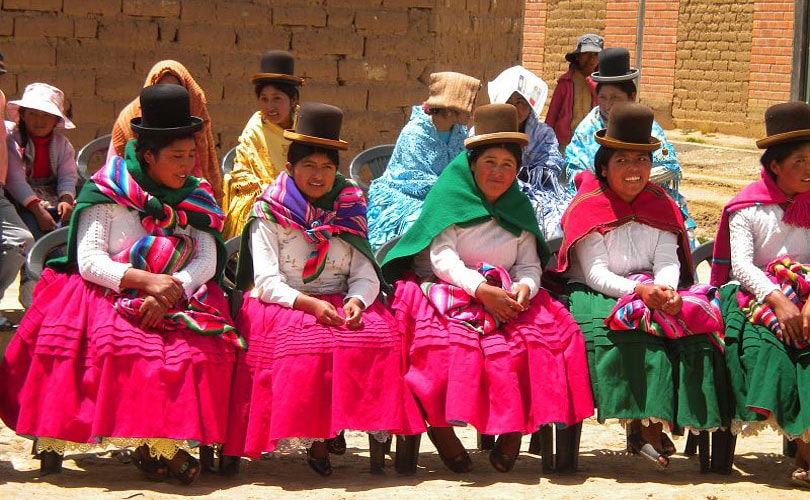 Lee más sobre el artículo Presentan anteproyecto de ley para declarar a la chola boliviana como patrimonio cultural e inmaterial