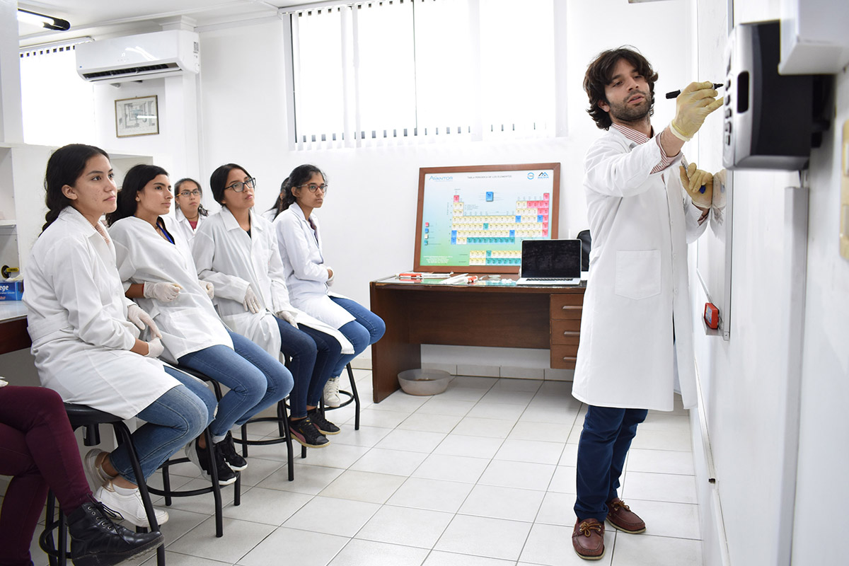 Lee más sobre el artículo 322 estudiantes participaron de Clubes de Ciencia Bolivia – Verano 2020 en la Upsa