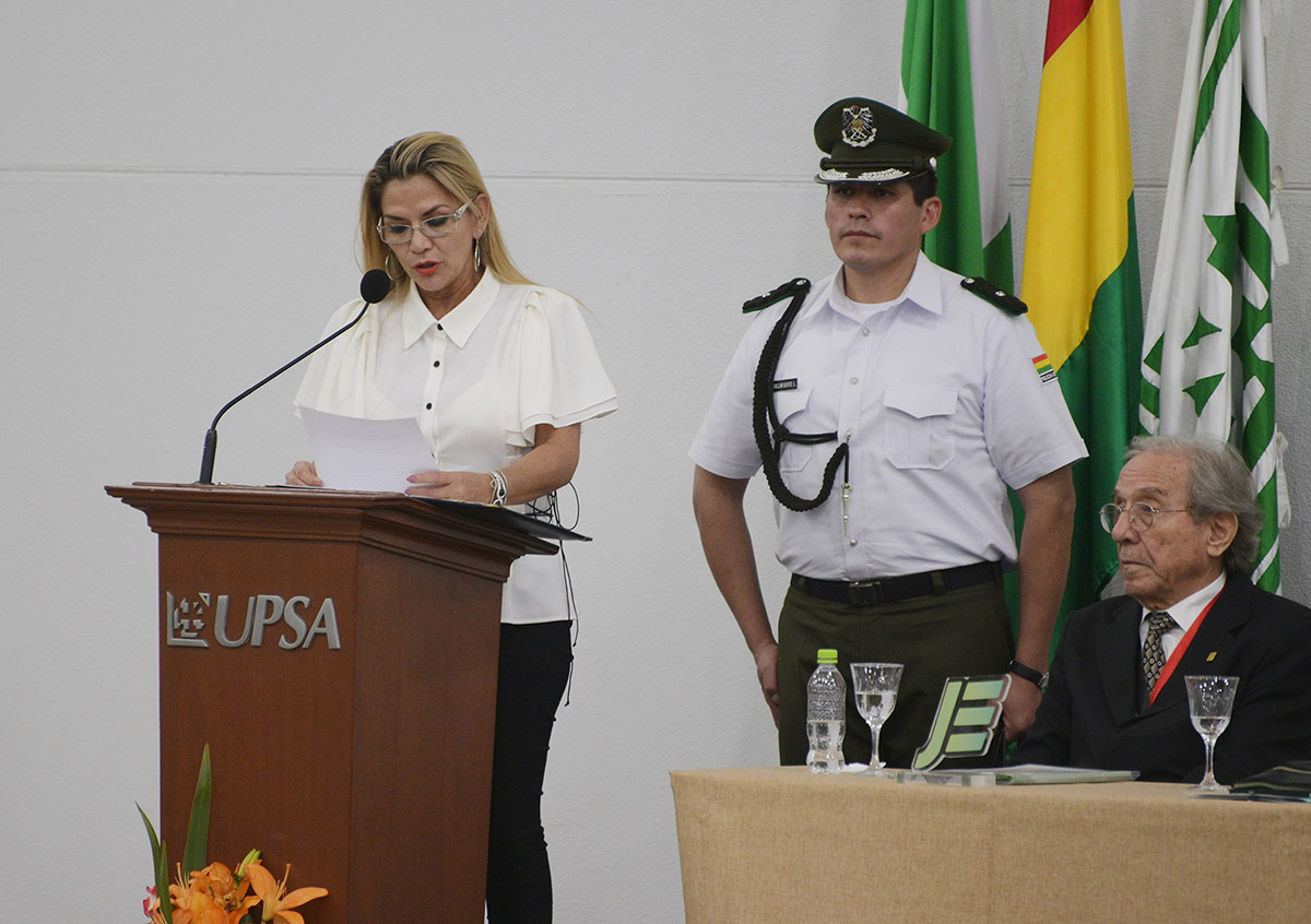 Lee más sobre el artículo Presidenta de Bolivia, Jeanine Áñez realzó el cierre de Clubes de Ciencia