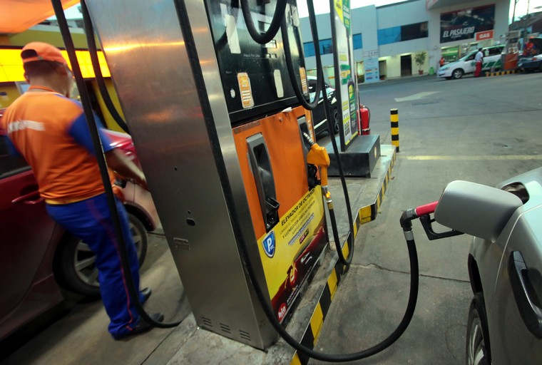 Lee más sobre el artículo YPFB, ANH, FFAA y Ministerio de Hidrocarburos intentan garantizar abastecimiento de carburantes