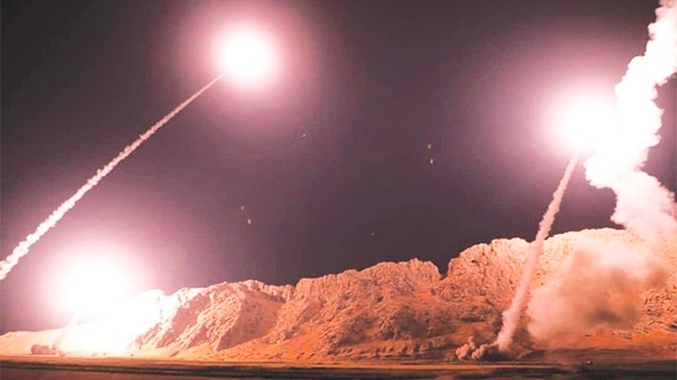Lee más sobre el artículo Irán atacó con más de una docena de misiles instalaciones estadounidenses en Irak