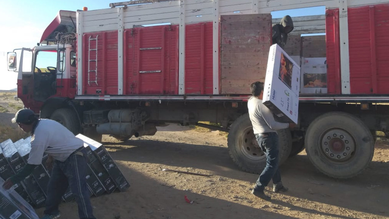 Lee más sobre el artículo Aduana detecta con escáner camión con aparatos electrónicos ilegales en Huachalla