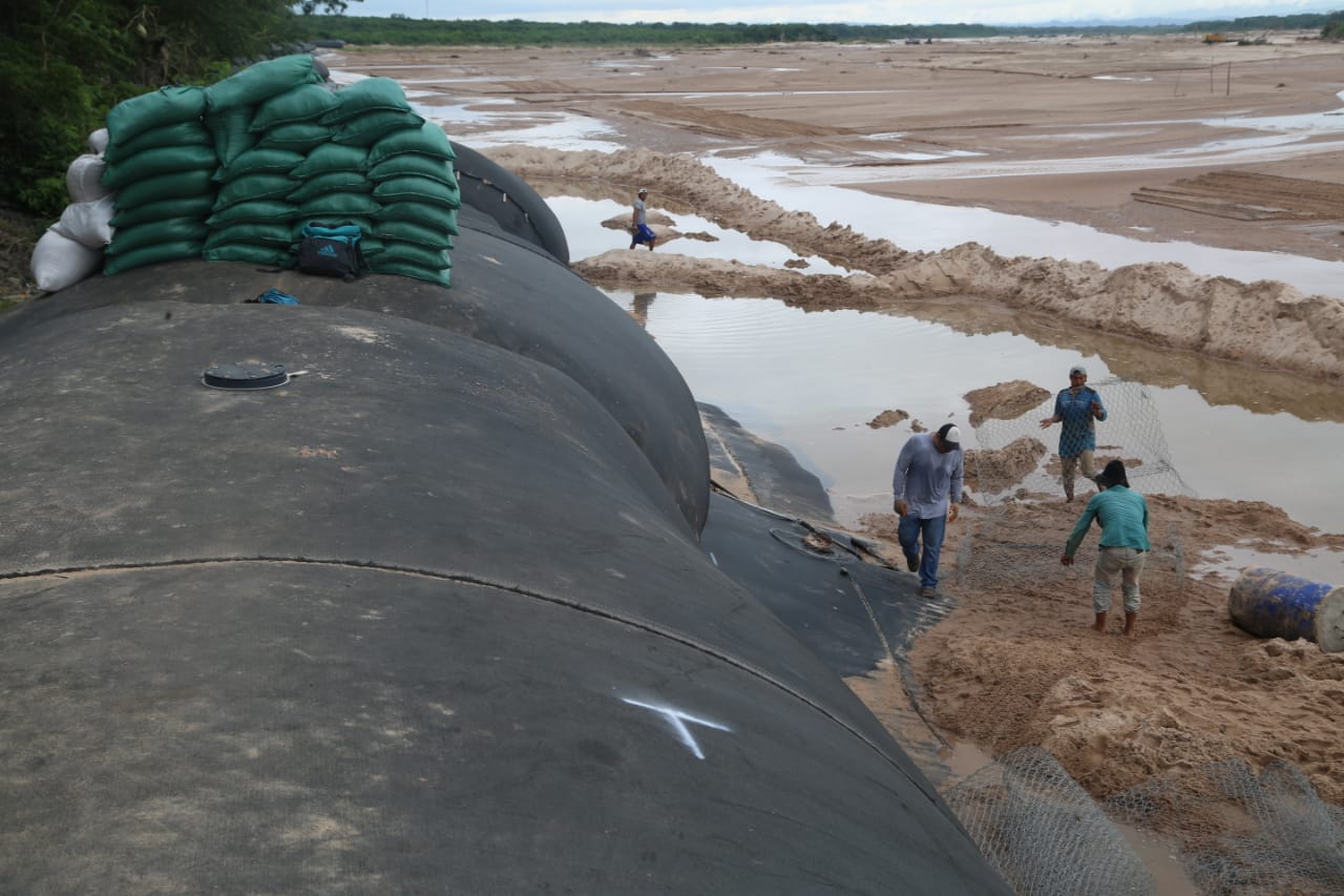Lee más sobre el artículo Searpi repara el geotubo de protección del río Piraí