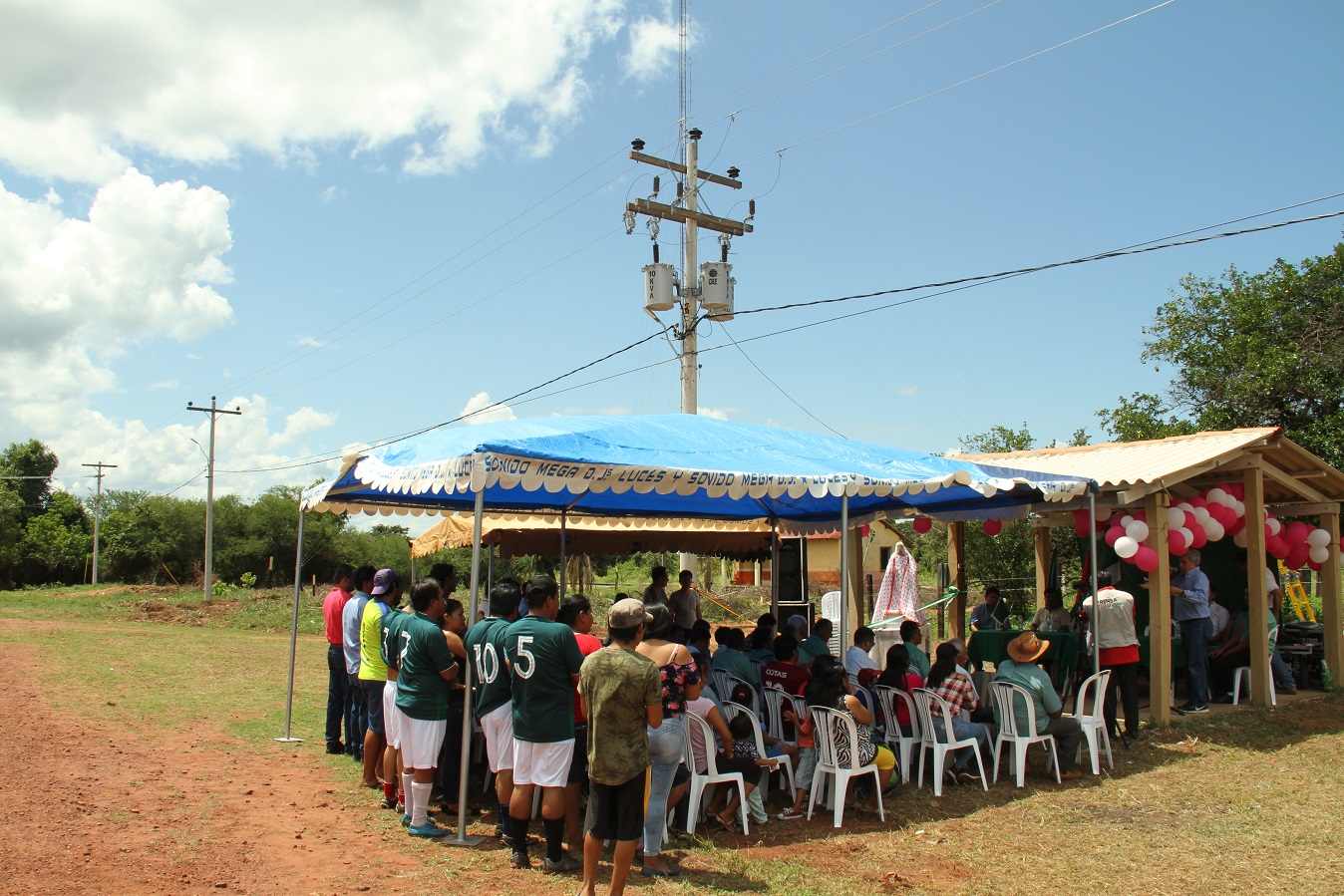 Lee más sobre el artículo CRE lleva energía eléctrica a comunidad Naranjos en Roboré