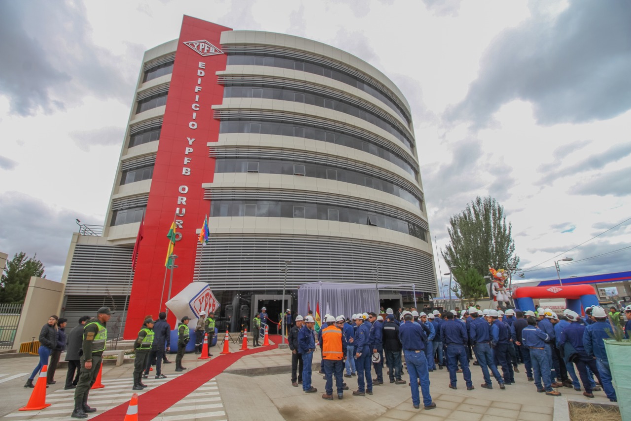 Lee más sobre el artículo Inauguran edificio de YPFB en Oruro
