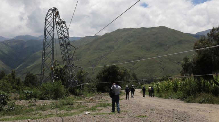 Lee más sobre el artículo ENDE demorará 5 días en reponer torres colapsadas por las lluvias en Cochabamba