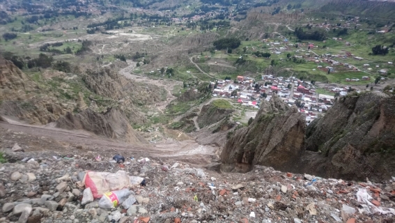 Lee más sobre el artículo Desborde de río en municipio de Achocalla destruye 12 viviendas y deja un muerto