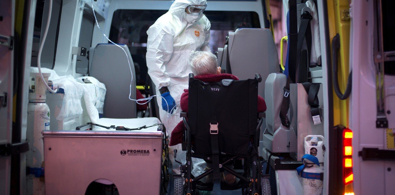 Lee más sobre el artículo España registra récord de muertos por coronavirus en un día: 832 personas