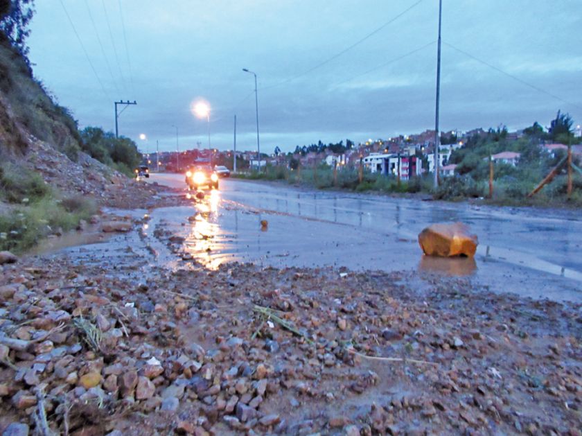 Lee más sobre el artículo Lluvias destrozaron 1.500 km de red caminera en Chuquisaca
