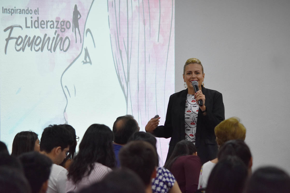 Lee más sobre el artículo Foro Mujer en la UPSA promueve el empoderamiento