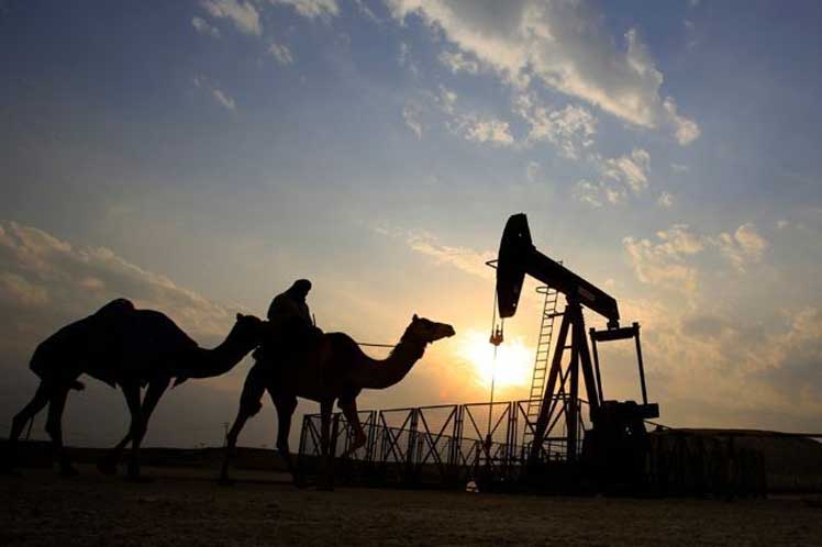 Lee más sobre el artículo Arabia Saudita inunda el mercado con petróleo a $us 25