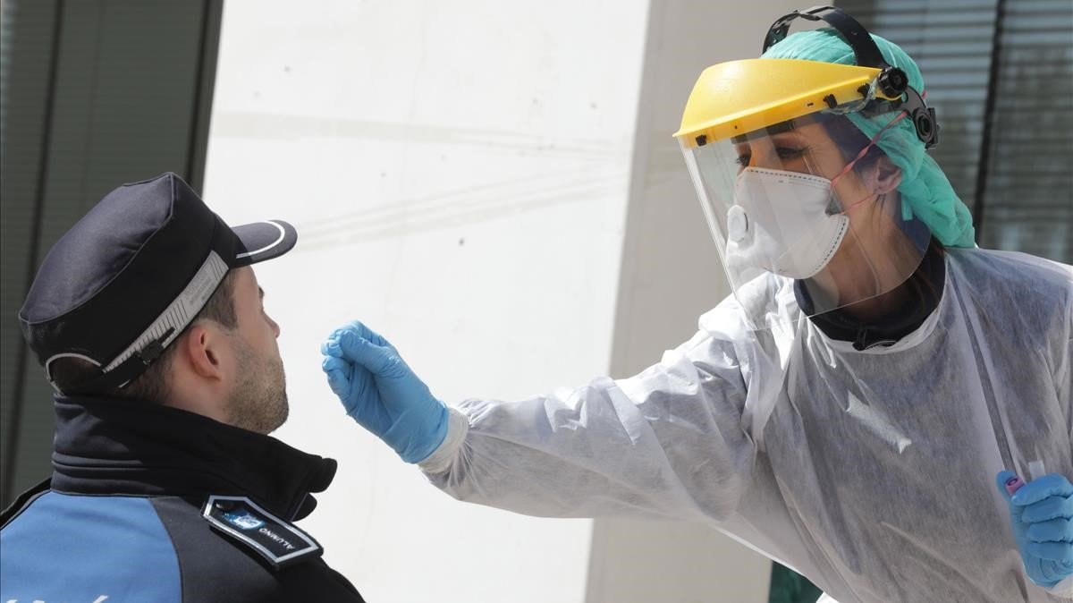 Lee más sobre el artículo España registra 655 muertos más con coronavirus y supera los 4.000