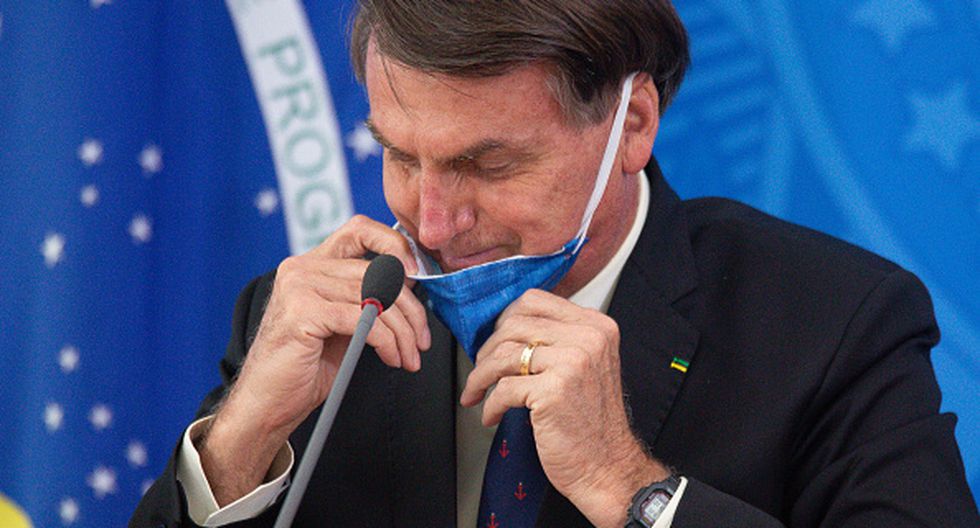 Lee más sobre el artículo Bolsonaro vuelve a burlarse del coronavirus: “Voy a hacer carne asada para 30 personas este sábado”