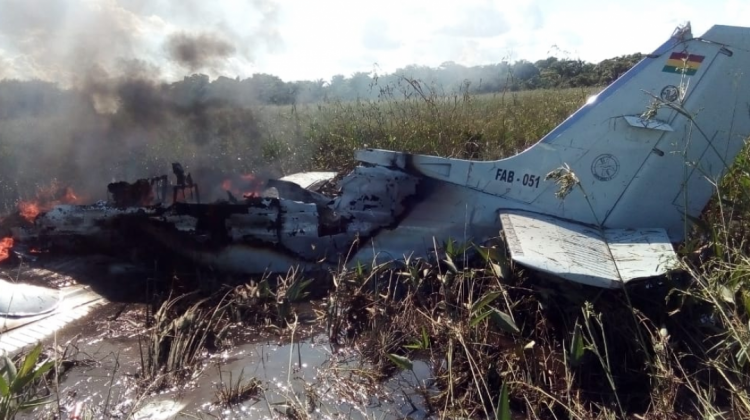 Lee más sobre el artículo Cae avioneta de la FAB cerca de Trinidad y seis personas pierden la vida
