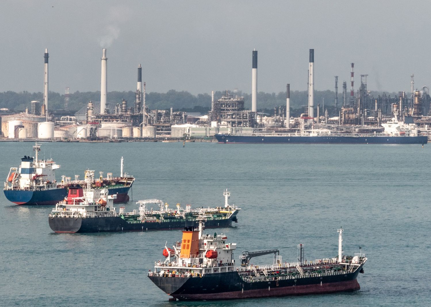 Lee más sobre el artículo Hay 175 millones de barriles varados en los puertos de todo el mundo