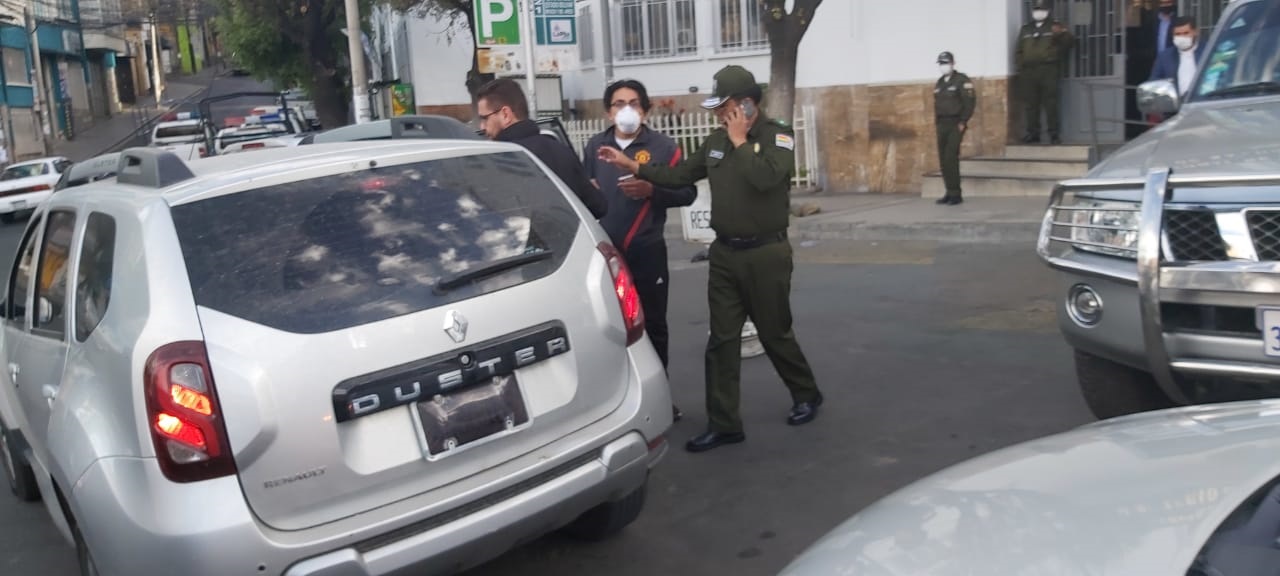 Lee más sobre el artículo Escándalo por respiradores provocan inestabilidad en el Gobierno; Añez promete transparencia y caen dos funcionarios