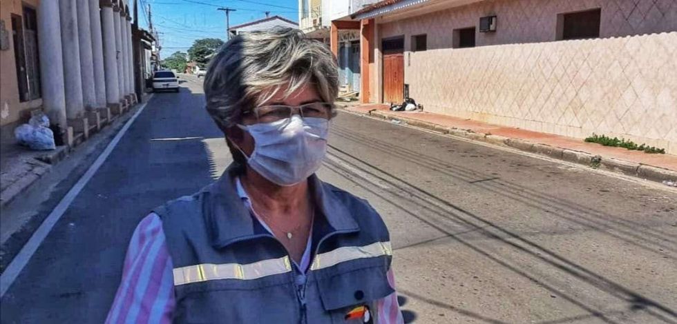 Lee más sobre el artículo Ministra Elva Pinckert ingresa en cuarentena tras registro positivo de Covid-19 en su familia