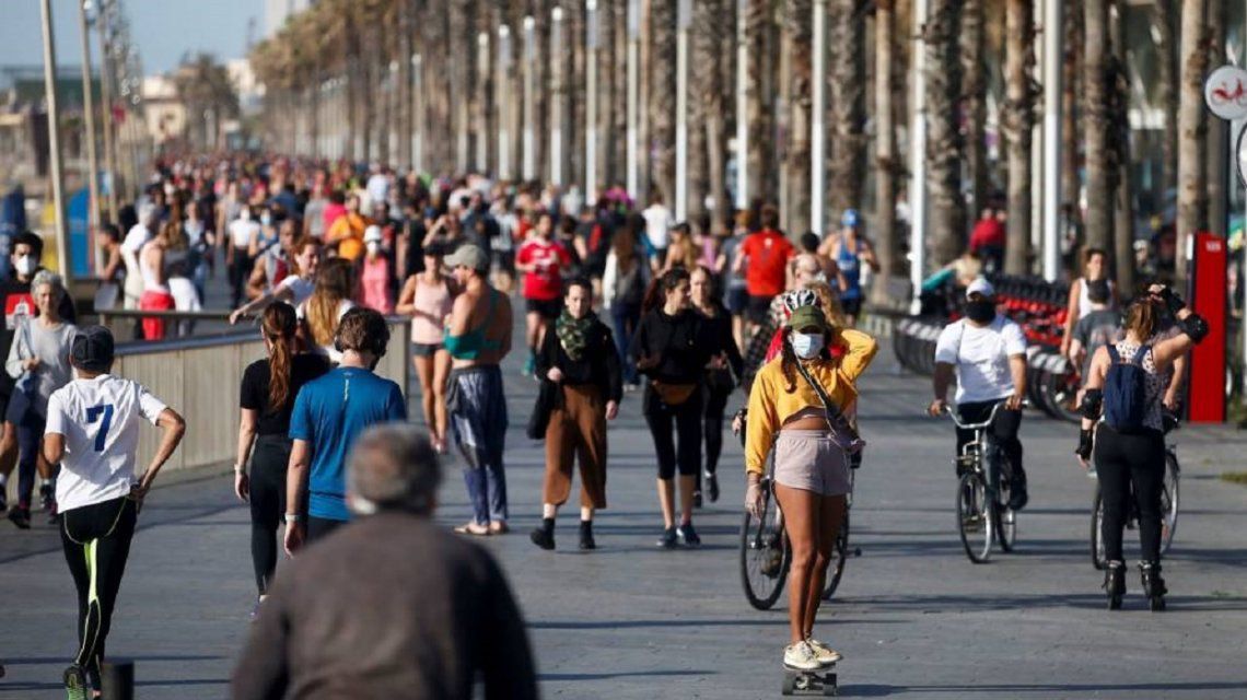 Lee más sobre el artículo Millones de personas salen a pasear y hacer deporte en España y causan caos en el primer día de relajación