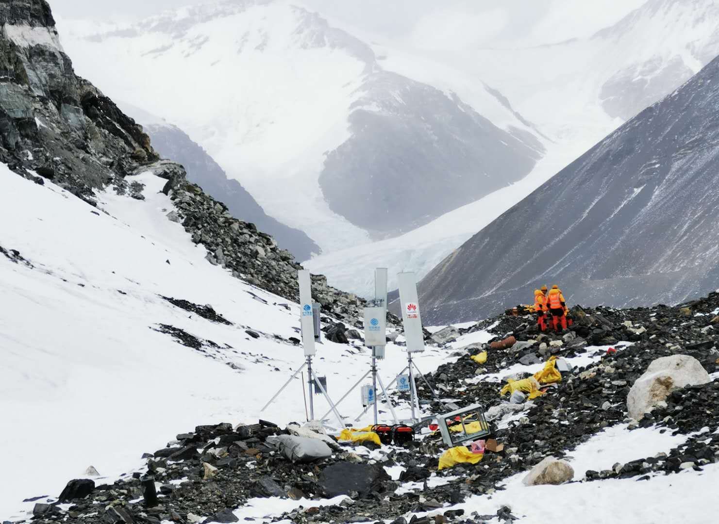 Lee más sobre el artículo Huawei instala antenas de 5G en el Everest