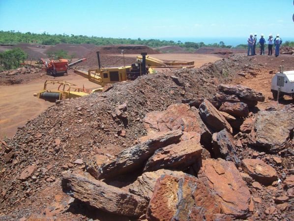 Lee más sobre el artículo Ministro de Minería anuncia rediseño del proyecto Mutún y recibe críticas en la provincia Germán Busch