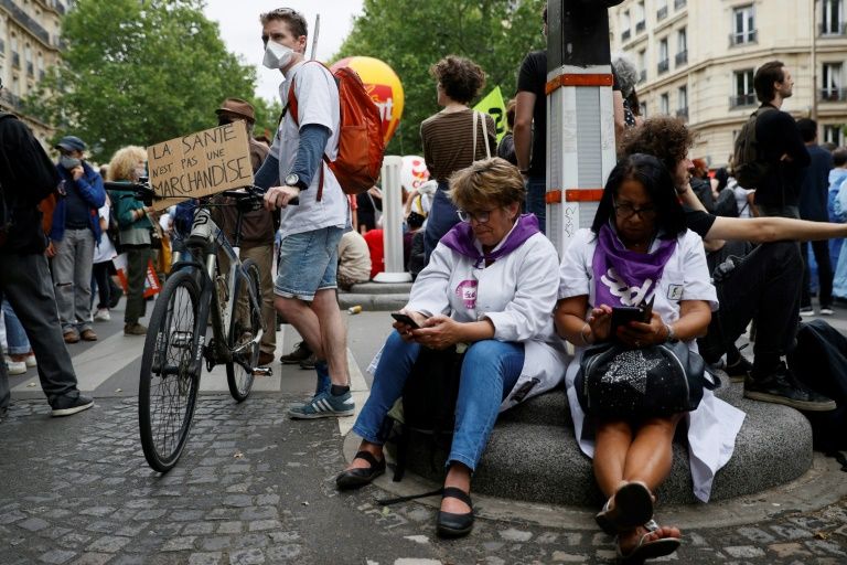 Lee más sobre el artículo Manifestantes en Francia piden más recursos para los hospitales públicos