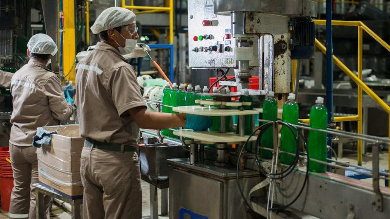 Lee más sobre el artículo Industriales advierten que el incremento salarial pone alto riesgo a más de 600 mil empleos