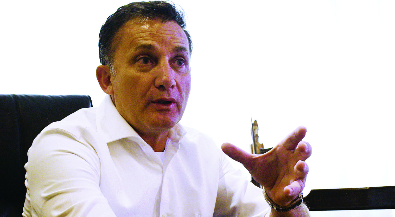 Lee más sobre el artículo Ministro advierte a FFAA  que Evo pretende convulsionar al país