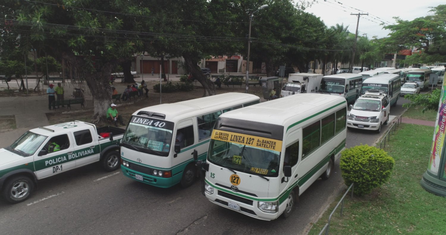 Lee más sobre el artículo Transportistas insisten en trabajar desde el 1 de julio en Santa Cruz