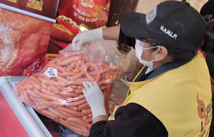 Lee más sobre el artículo Decomisan 362 kg de salchichas en control al comercio de alimentos