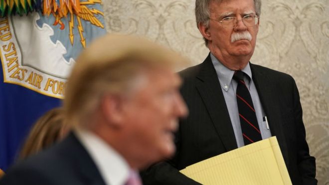 Lee más sobre el artículo Libro de John Bolton: 4 revelaciones sobre Trump cuya publicación quiere impedir la Casa Blanca