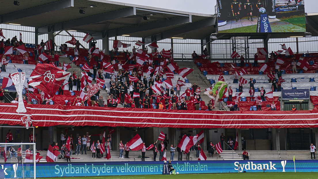 Lee más sobre el artículo Interrumpen la final de la Copa danesa de fútbol durante 15 minutos porque los aficionados no respetaron el distanciamiento social