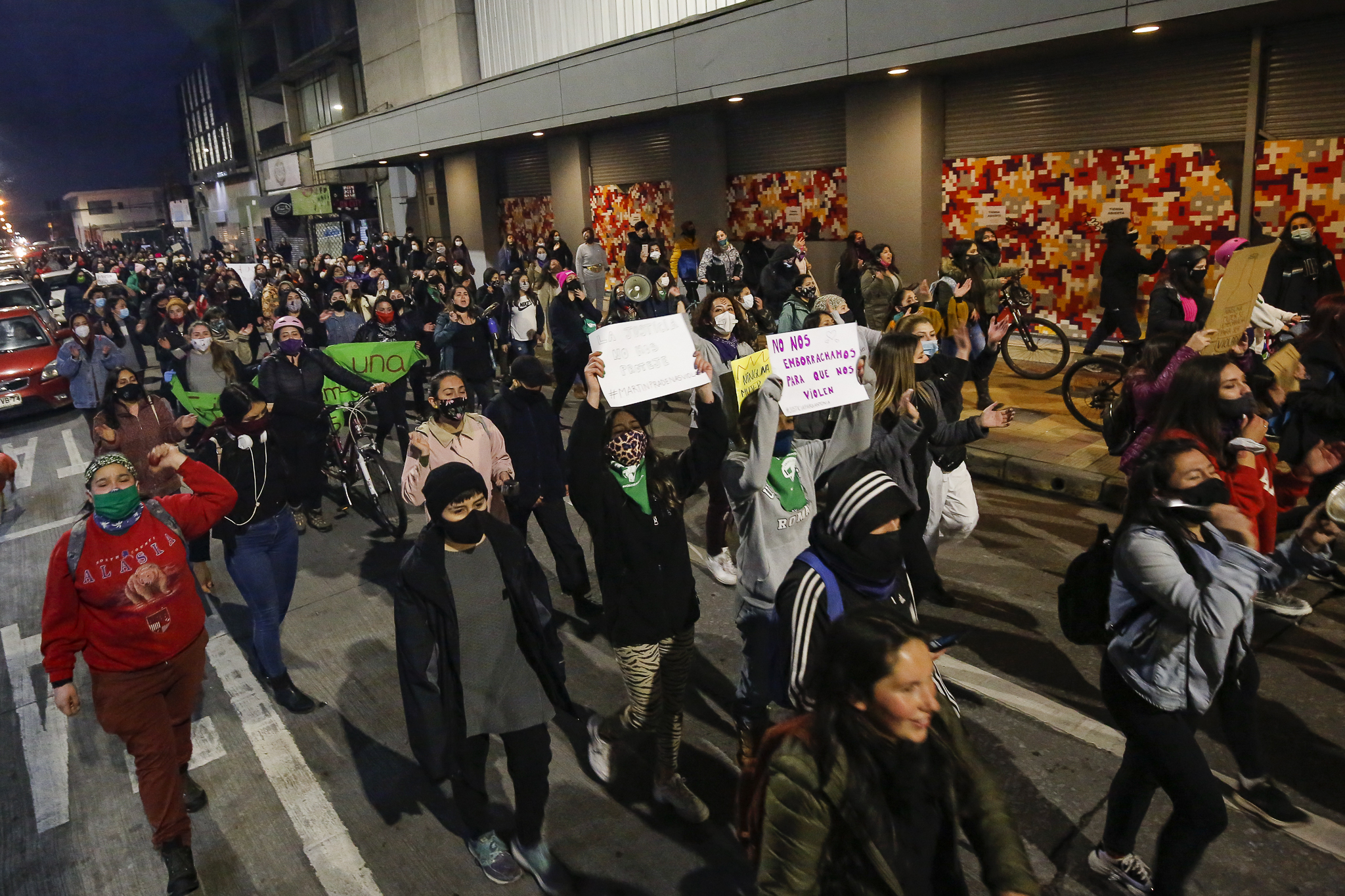 Lee más sobre el artículo Una violación estremece Chile y reaviva las protestas feministas