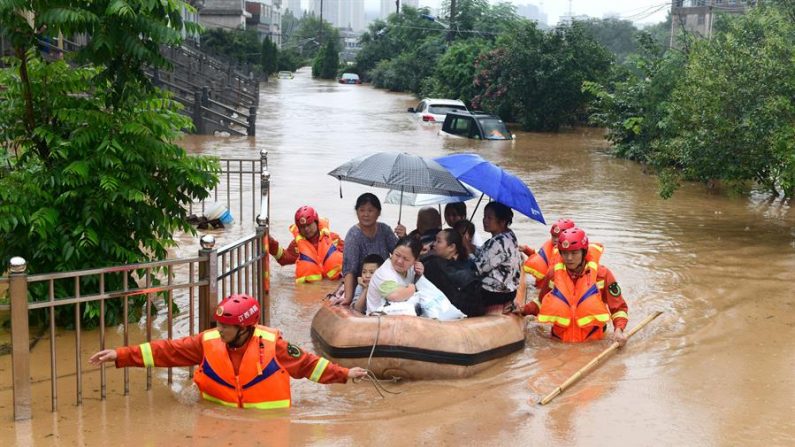 Lee más sobre el artículo Ciudades de China declaran “alertas rojas” por inundaciones