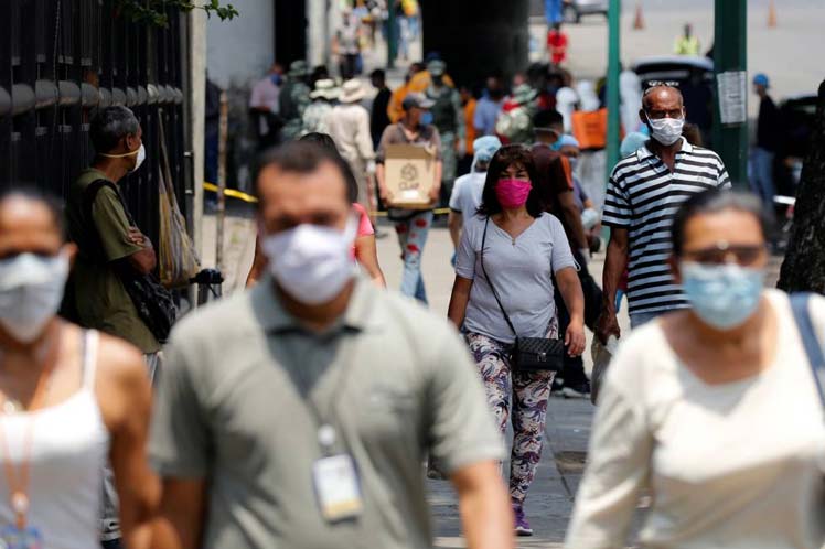 Lee más sobre el artículo Maduro califica de “mentira” acuerdo con oposición para enfrentar pandemia en Venezuela