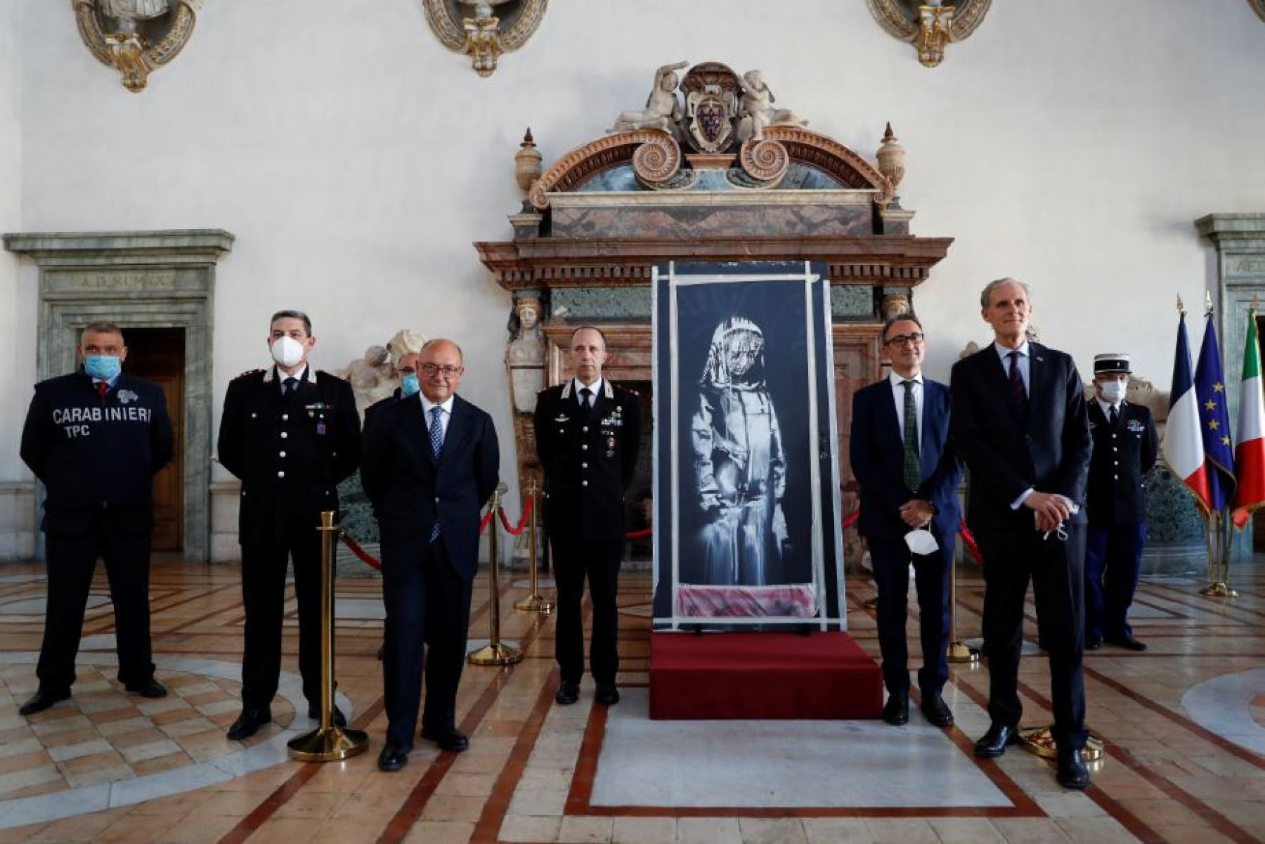 Lee más sobre el artículo Italia devuelve a Francia mural de Banksy robado en el Bataclan