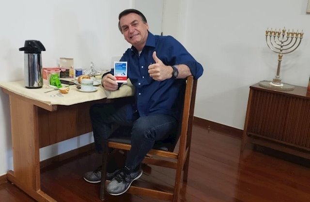 Lee más sobre el artículo Bolsonaro dice que dio negativo a nueva prueba de COVID-19