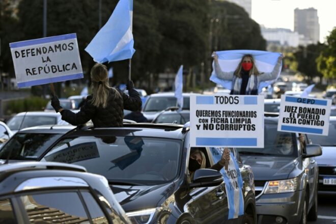Lee más sobre el artículo Protestas contra el gobierno en medio de cuarentena por covid-19 en Argentina