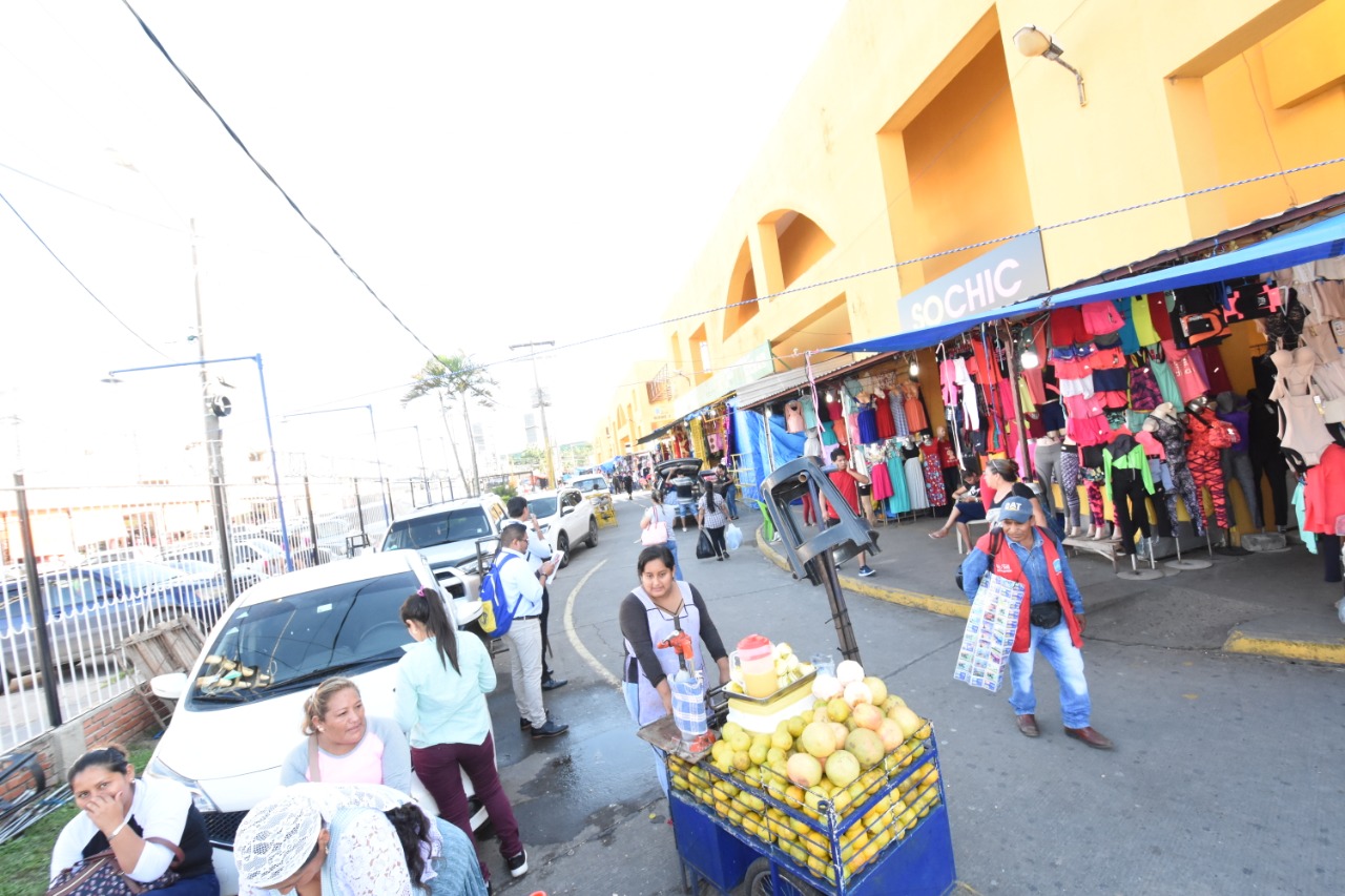 Lee más sobre el artículo Ante crecida de ambulantes en los mercados, Alcaldía alista un “Plan de Guerra”