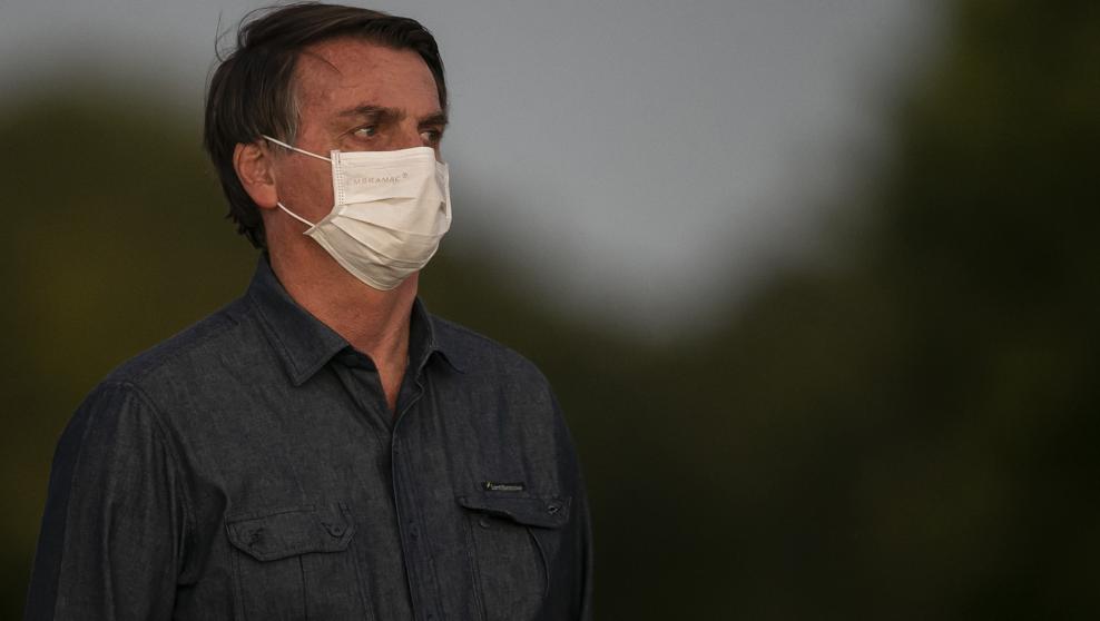 Lee más sobre el artículo Presidente brasileño Bolsonaro dice vuelve a dar positivo por coronavirus