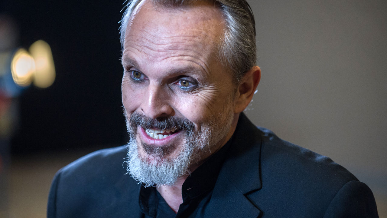 Lee más sobre el artículo Miguel Bosé censurado en Twitter, tras felicitar a Bolivia por usar el dióxido de cloro para tratar el Covid-19