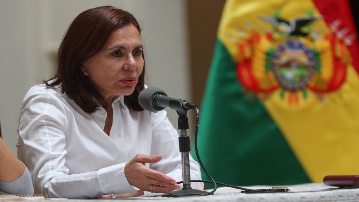 Lee más sobre el artículo Cancillería descarta fecha de la vacuna y Bolivia debe priorizar el sector que será inmunizado en primera instancia