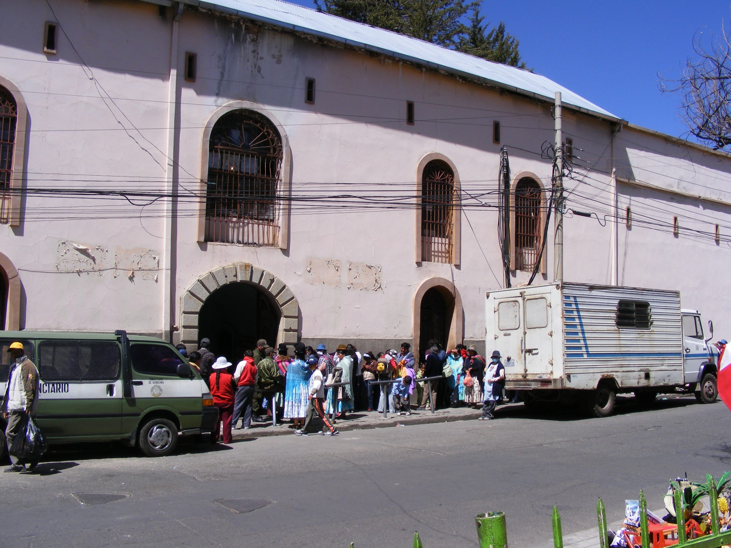 Lee más sobre el artículo Acuerdan autoaislamiento y fumigación en el penal de San Pedro