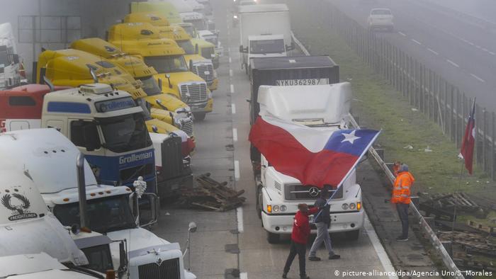 Lee más sobre el artículo Chile: camioneros bloquean rutas en protesta por ataques en carreteras