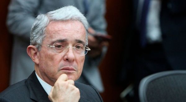 Lee más sobre el artículo Colombia: Corte Suprema de Justicia ordena detención de expresidente Álvaro Uribe