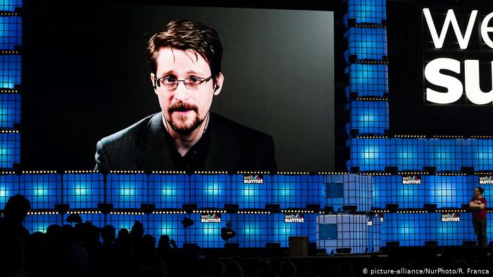 Lee más sobre el artículo Trump dice estar considerando perdonar a Edward Snowden