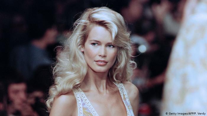 Lee más sobre el artículo Farandula: Claudia Schiffer, 50 años de una diva