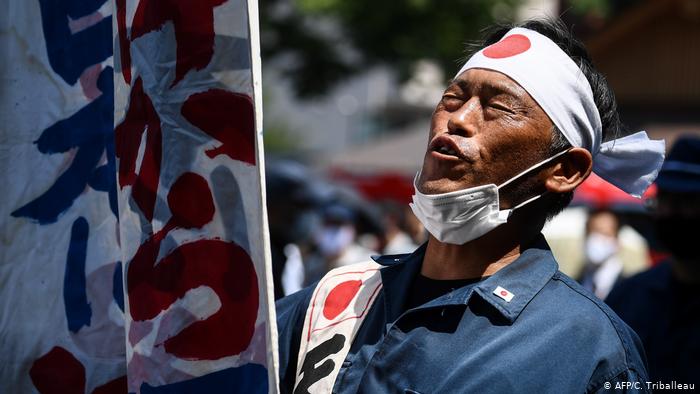 Lee más sobre el artículo Ministros japoneses visitan el polémico santuario patriótico de Yasukuni